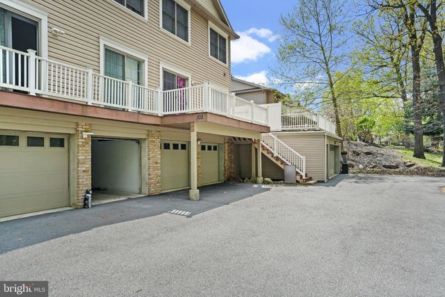 105 HIGH POINTE DR, Hummelstown, PA 17036
