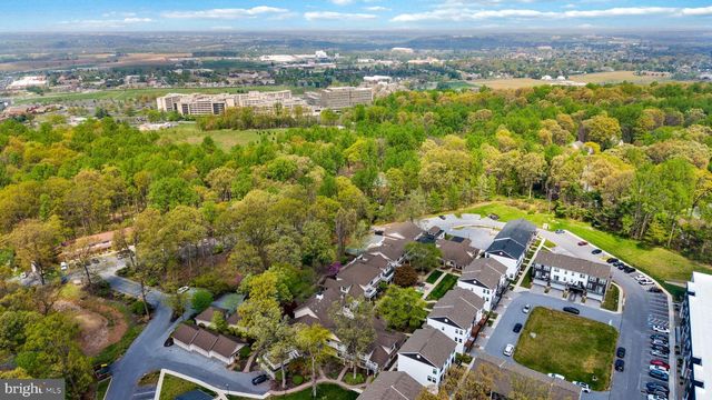 105 HIGH POINTE DR, Hummelstown, PA 17036