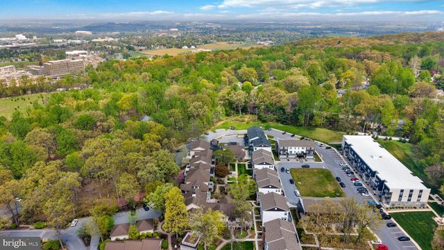 105 HIGH POINTE DR, Hummelstown, PA 17036