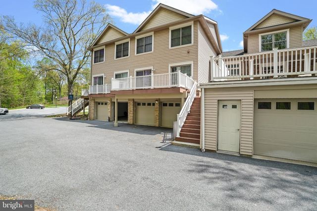 105 HIGH POINTE DR, Hummelstown, PA 17036