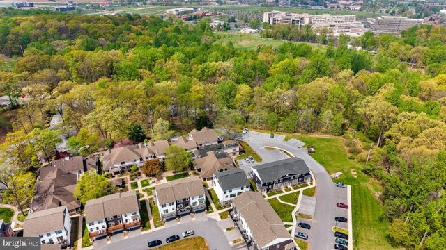 105 HIGH POINTE DR, Hummelstown, PA 17036