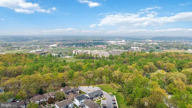 105 HIGH POINTE DR, Hummelstown, PA 17036