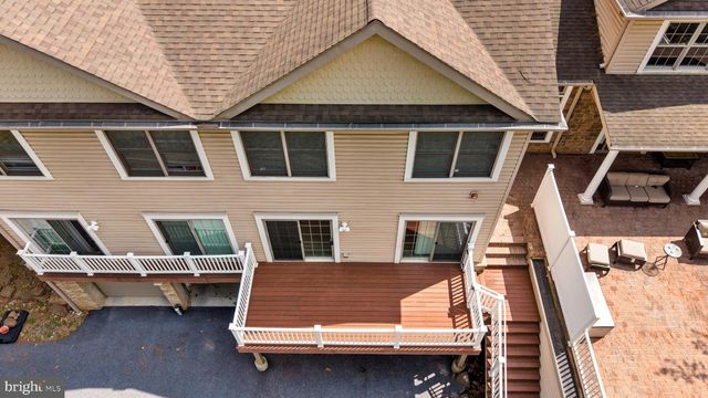 105 HIGH POINTE DR, Hummelstown, PA 17036