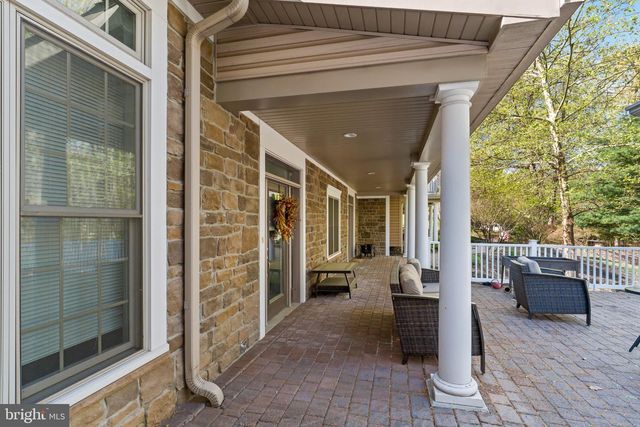 105 HIGH POINTE DR, Hummelstown, PA 17036