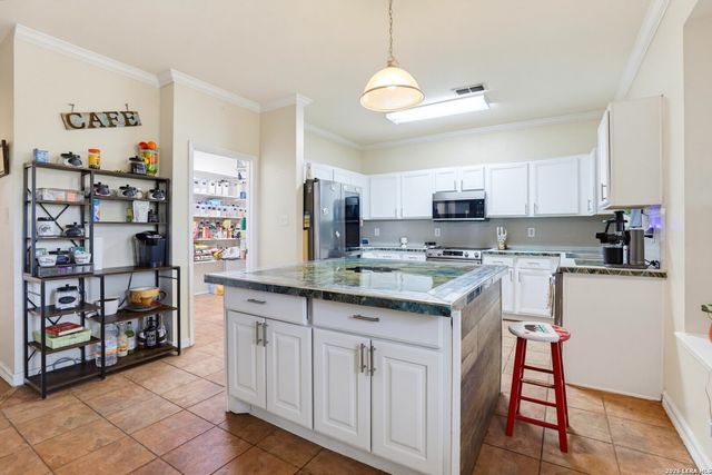 9059 Foxgrove Way, San Antonio, TX 78251