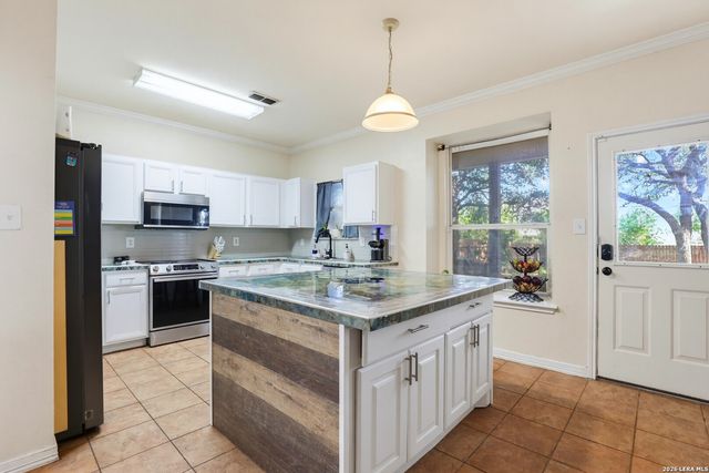 9059 Foxgrove Way, San Antonio, TX 78251