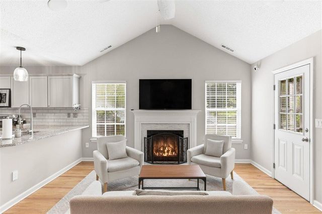 2001 Wadsbury Lane, Charleston, SC 29414