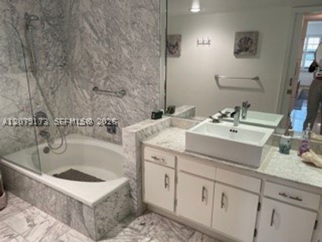 1905 N Ocean Blvd 8E, Fort Lauderdale, FL 33305