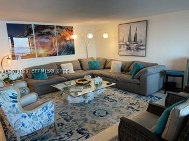 1905 N Ocean Blvd 8E, Fort Lauderdale, FL 33305