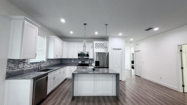 1409 W WOOD STREET, Tampa, FL 33604