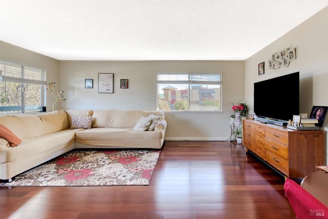 207 Bahia Pl, San Rafael, CA 94901