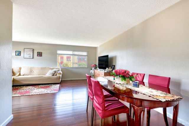 207 Bahia Pl, San Rafael, CA 94901