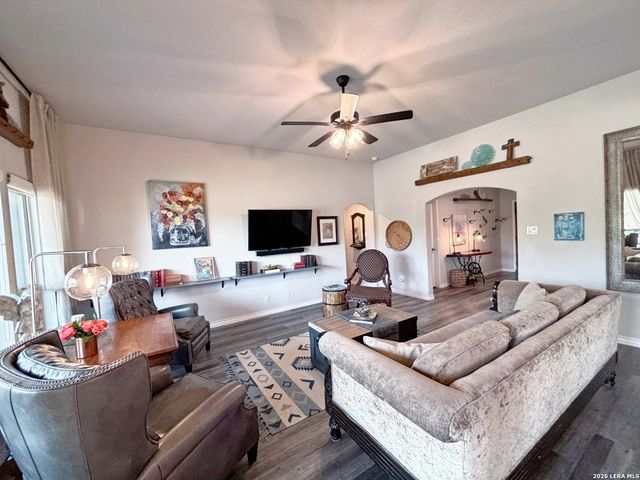 101 Eli Chandler, Blanco, TX 78606