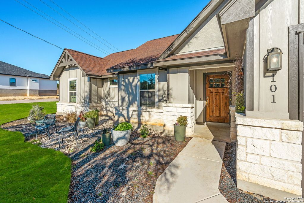 101 Eli Chandler, Blanco, TX 78606