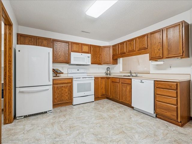 1365 Daleview Drive B, Marion, IA 52302