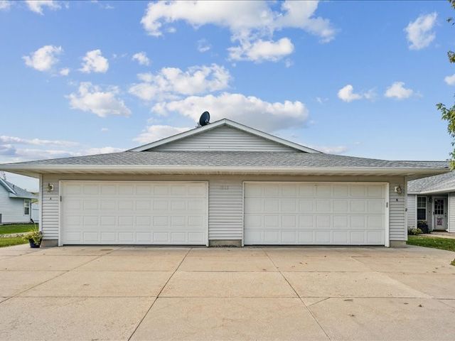 1365 Daleview Drive B, Marion, IA 52302