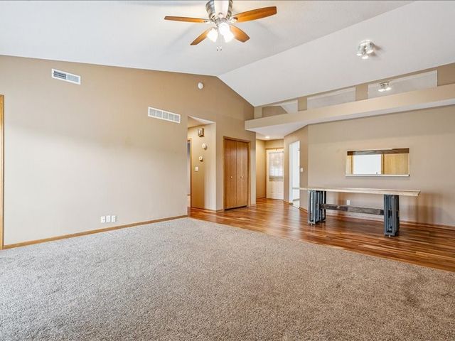 1365 Daleview Drive B, Marion, IA 52302