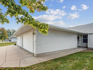 1365 Daleview Drive B, Marion, IA 52302