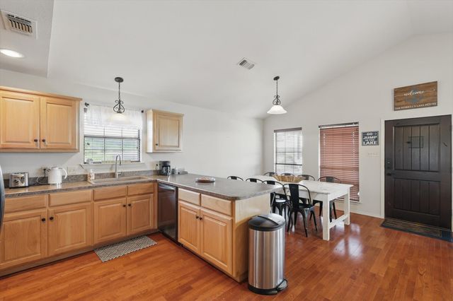 186 W Hells Gate Drive, Strawn, TX 76475