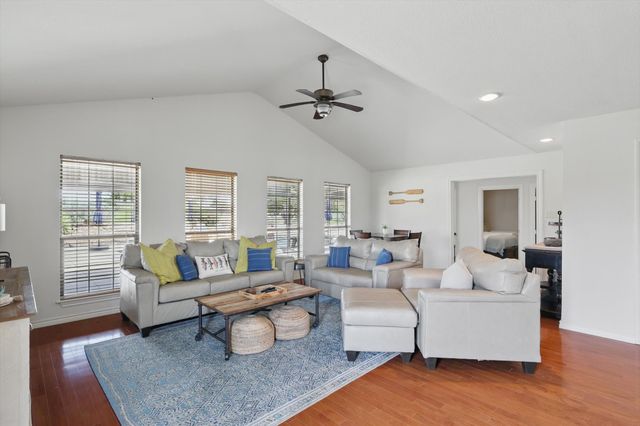 186 W Hells Gate Drive, Strawn, TX 76475