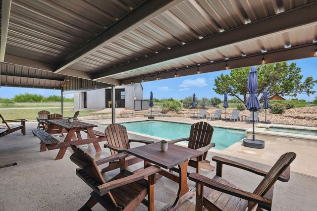 186 W Hells Gate Drive, Strawn, TX 76475