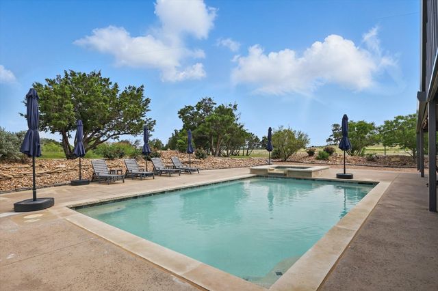 186 W Hells Gate Drive, Strawn, TX 76475