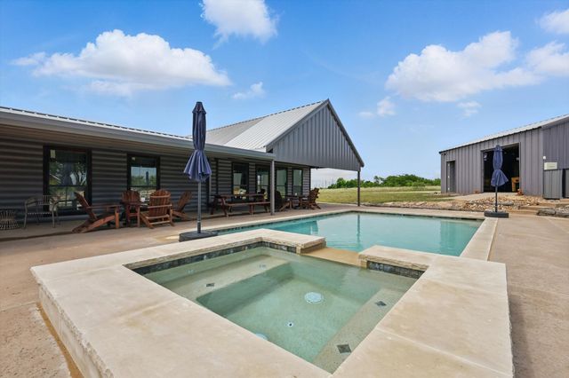 186 W Hells Gate Drive, Strawn, TX 76475