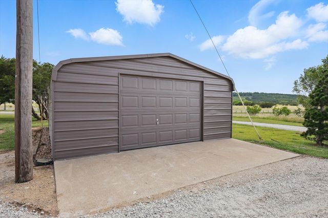 186 W Hells Gate Drive, Strawn, TX 76475