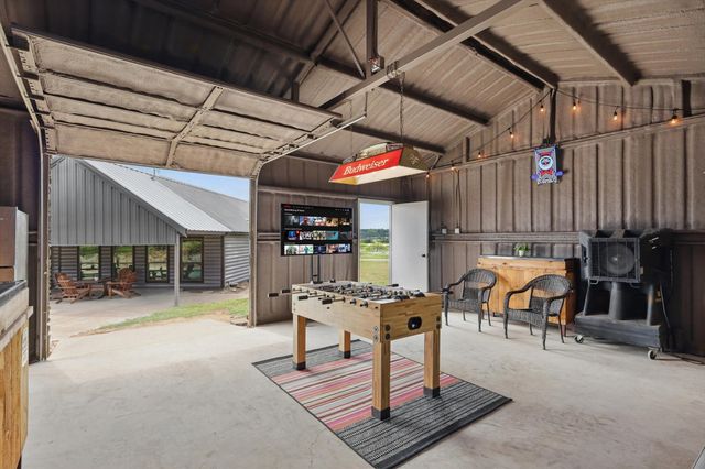 186 W Hells Gate Drive, Strawn, TX 76475