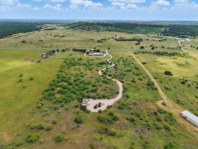 186 W Hells Gate Drive, Strawn, TX 76475