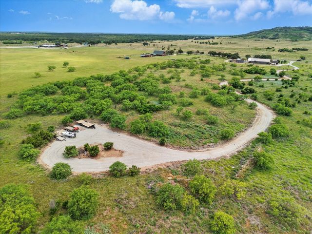 186 W Hells Gate Drive, Strawn, TX 76475
