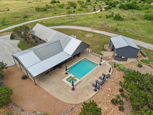 186 W Hells Gate Drive, Strawn, TX 76475
