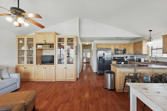 186 W Hells Gate Drive, Strawn, TX 76475