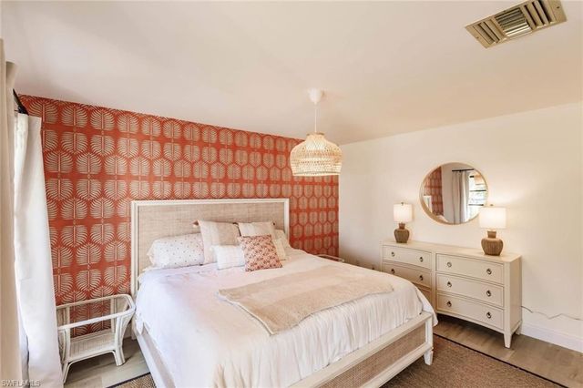 842 99th AVE N, Naples, FL 34108