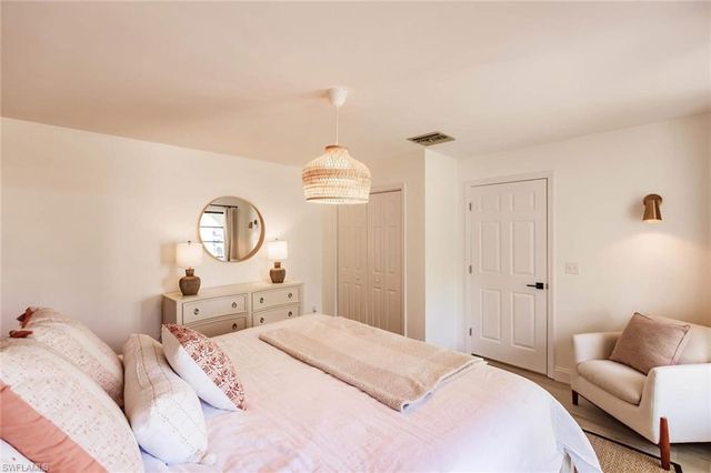 842 99th AVE N, Naples, FL 34108