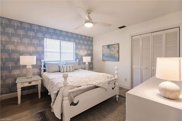 842 99th AVE N, Naples, FL 34108