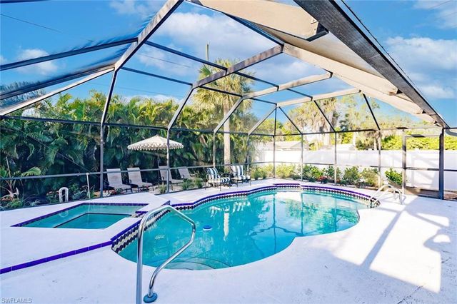 842 99th AVE N, Naples, FL 34108