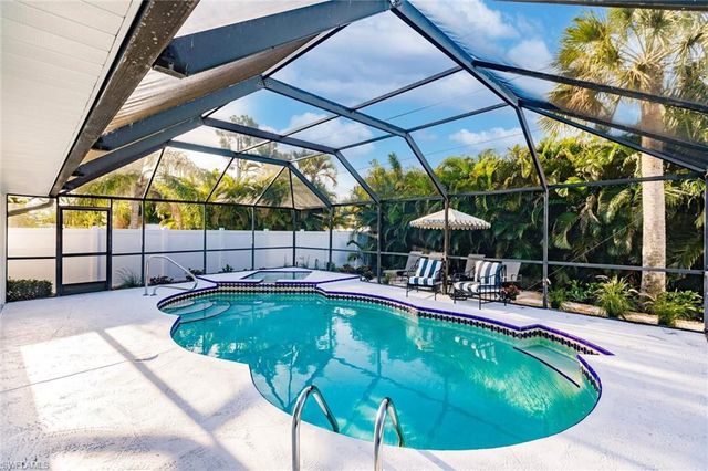 842 99th AVE N, Naples, FL 34108