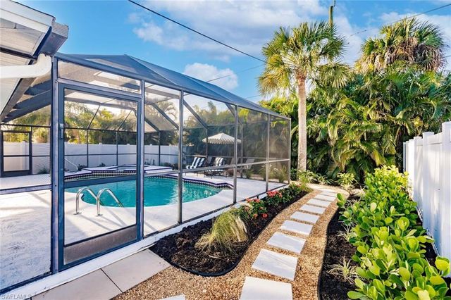 842 99th AVE N, Naples, FL 34108