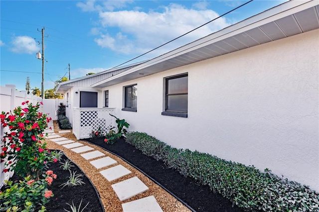 842 99th AVE N, Naples, FL 34108