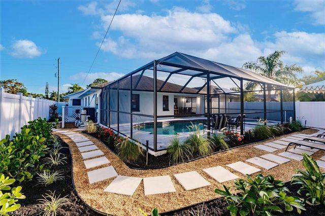 842 99th AVE N, Naples, FL 34108