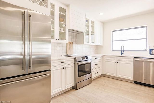 842 99th AVE N, Naples, FL 34108