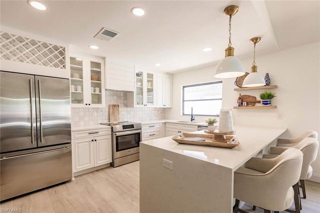 842 99th AVE N, Naples, FL 34108