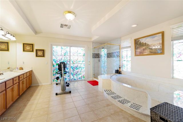 7682 Calm Passage Court, Las Vegas, NV 89139