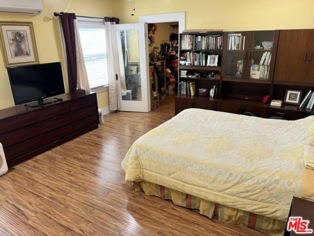 220 N Oxford Avenue, Los Angeles, CA 90004
