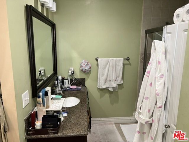 220 N Oxford Avenue, Los Angeles, CA 90004