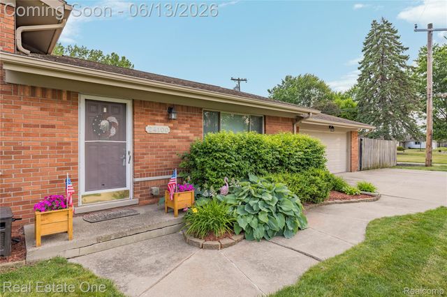 24100 Alpine Street, Clinton Charter Township, MI 48036