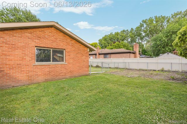 24100 Alpine Street, Clinton Charter Township, MI 48036