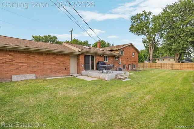24100 Alpine Street, Clinton Charter Township, MI 48036