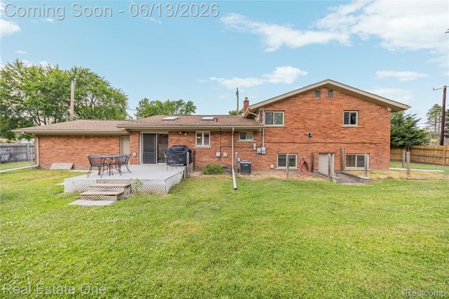 24100 Alpine Street, Clinton Charter Township, MI 48036